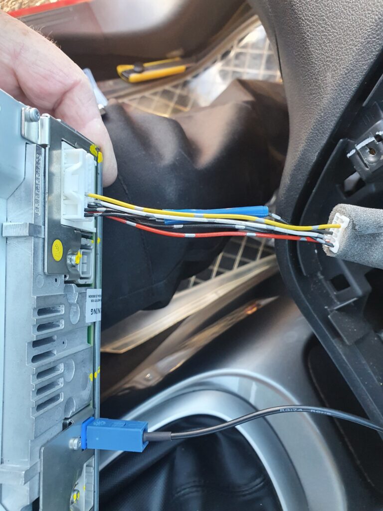 Radio swap, customer supplied sat nav radio swap in a Nissan Juke